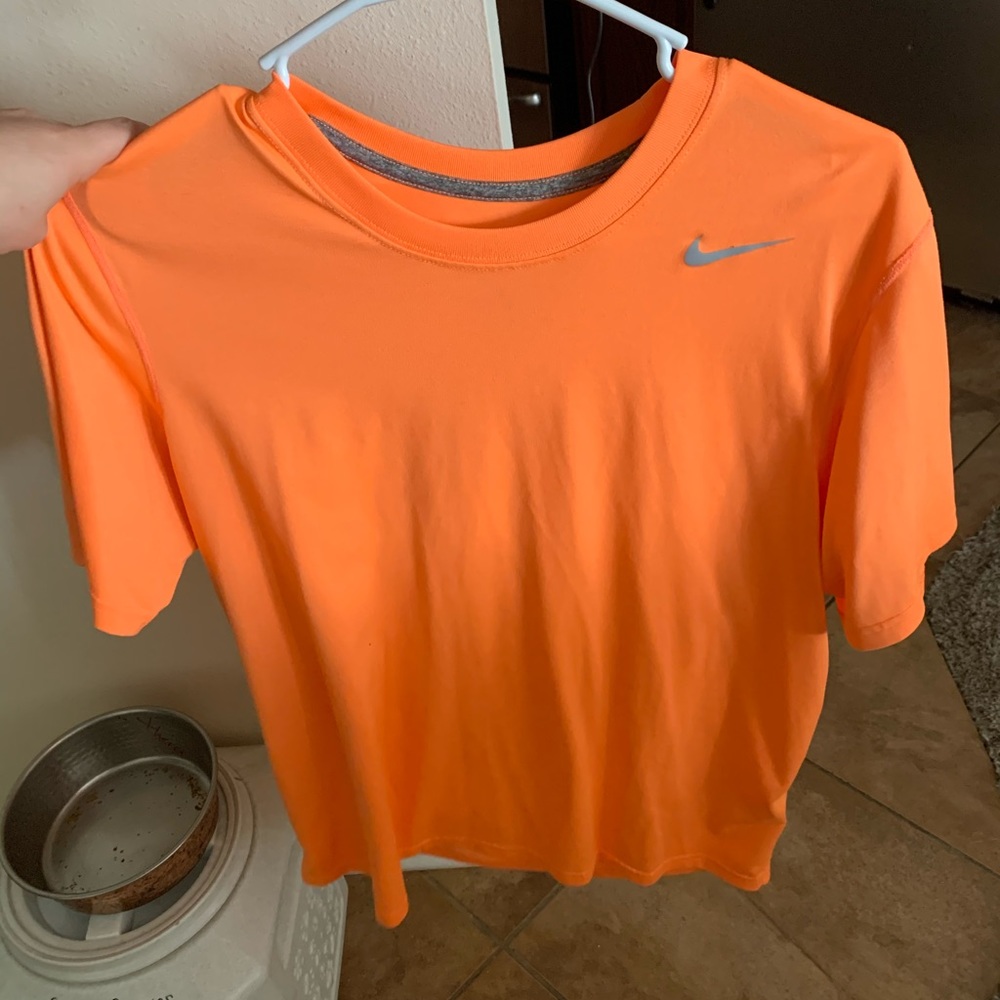 Men’s dri-fit nike t-shirt